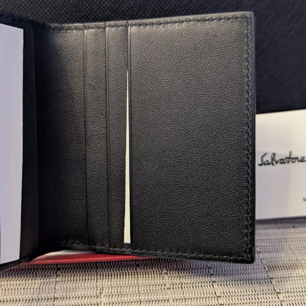 BRAND NEW!! SALVATORE FERRAGAMO GANCINO CREDIT CARD HOLDERALLET SLIM